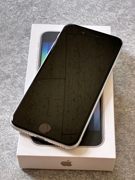 iPhone SE2 128GB ホワイト SIMフリー 美品