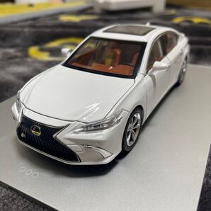 レクサス ES 300h ミニカー ホワイト電池付き
