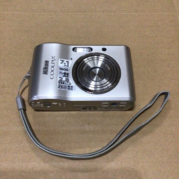 Nikon コンパクトデジタルカメラ COOLPIX L16 シルバー ストラップ付き 美品 ニコン デジタルカメラ デジカメ