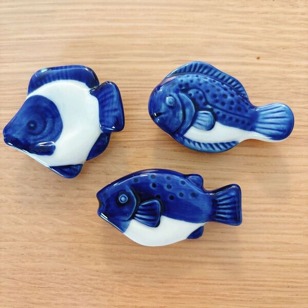 箸置き はしおき 魚 彩磁 手描き カトラリーレスト おしゃれ かわいい 3個セット(ブルーフィッシュ)