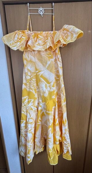 オフショルダー ロングワンピース 花柄 イエロー系 フラダンス発表会