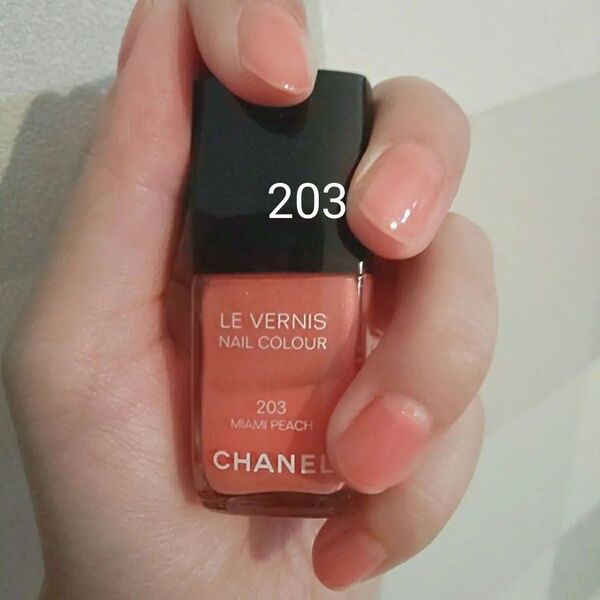 シャネル ヴェルニ ネイルカラー203 MIAMI PEACH