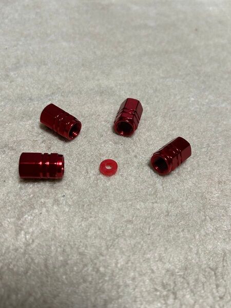 レッド六角形 タイヤエアバルブキャップ 4個セット 即購入OK