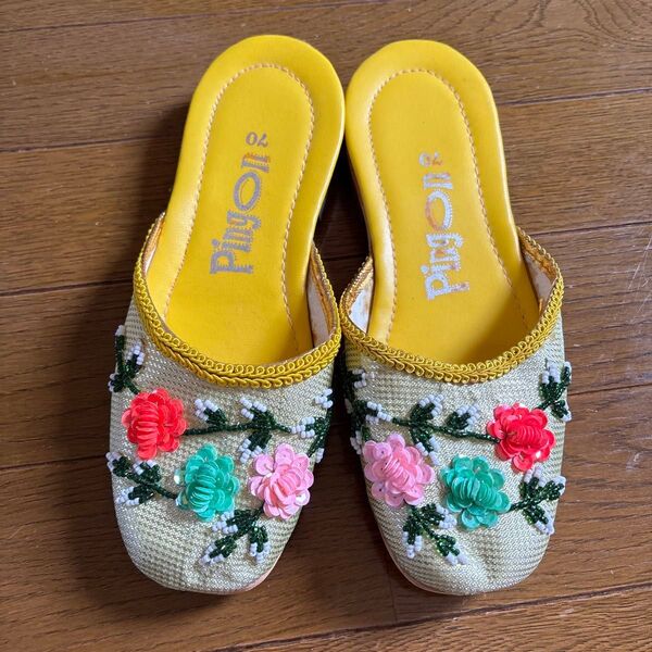 未使用品 花柄 刺繍 ビーズサンダル