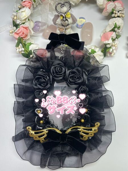 #240 ホイップデコ 硬質ケース ( B8 サイズ ) 推し活 黒 トレカケース 羽根 薔薇