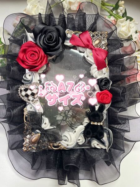 #246 ホイップデコ 硬質ケース ( A7 ) 推し活 黒 赤 アリス風 うさぎ 薔薇 リボン トレカケース
