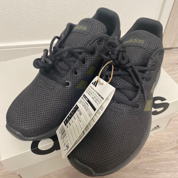 新品未使用タグ付き箱あり adidas スニーカー 24.5