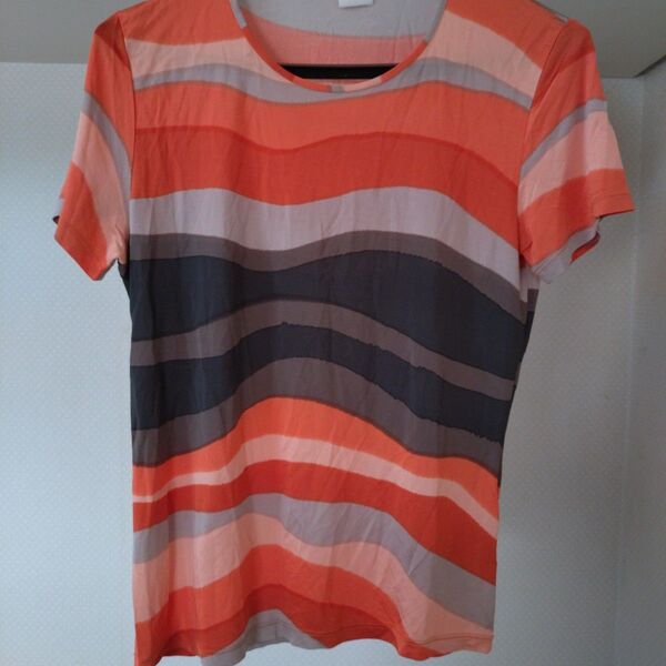オレンジ系波状ストライプ半袖Tシャツ クルーネック