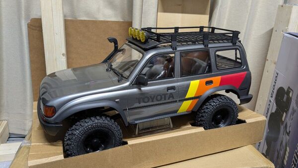 FMS FCX10 TOYOTA LC80 LAND CRUISER 80 1/10 スケールクローラー ラジコン
