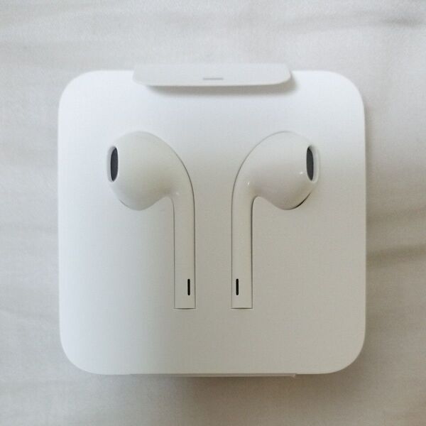 Apple Earpods (Lightningコネクタ) ホワイト 未使用