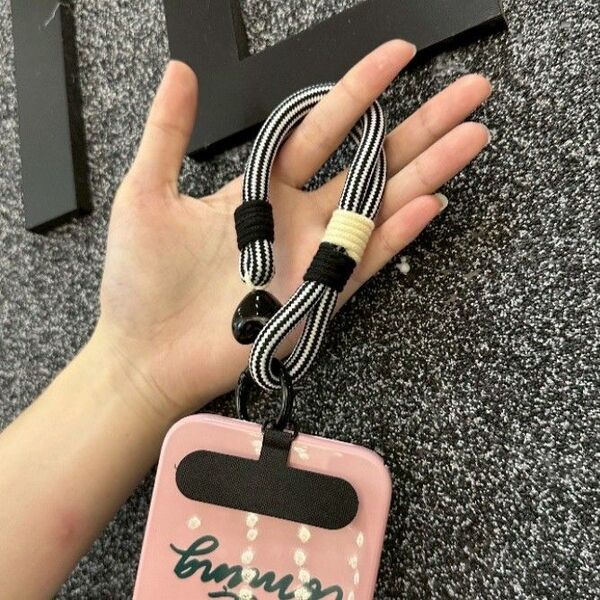 【特価】 スマホホルダー バッグチャーム 韓国 スマホリング 白黒 ハート パラコード Y2K カラフル 男女兼用 ユニセックス