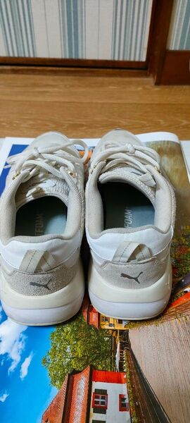 PUMA レディース スニーカー 24.5cm オフホワイト