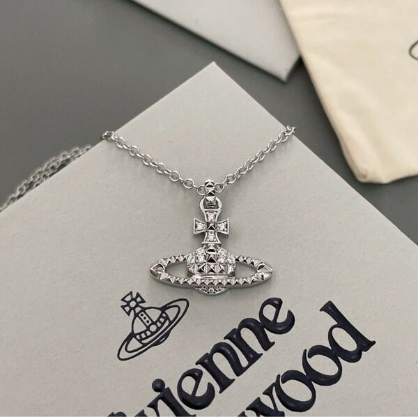 ヴィヴィアンウエストウッド Vivienne Westwood バスレリーフ ネックレス シルバー