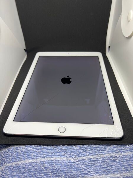 Apple iPad Air2 128GB シルバー Cellularモデルdocomo ジャンク品
