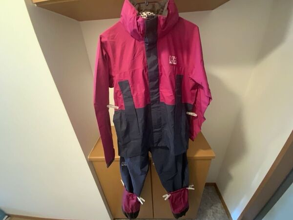 未使用の登山用 レインウエア 【上着・ズボン・レッグカバー・ポーチ】