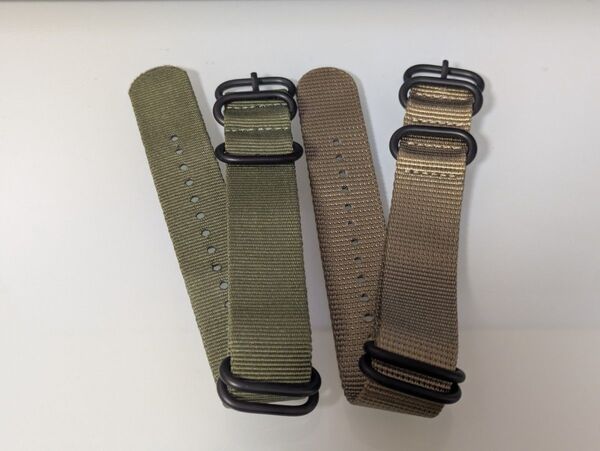 ナイロン製ミリタリーストラップ 腕時計ベルト 22mm ブラックバックル/カーキブラウン・ブラックバックル/ベージュ NATO