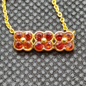 シルバー925 金メッキ 3連ガーネットのミニフラワーネックレス