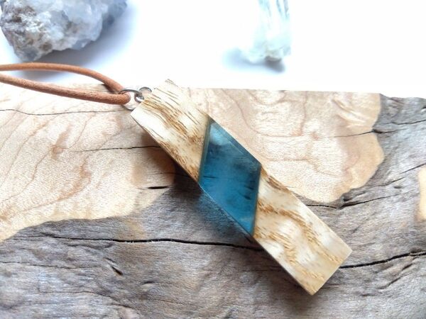 ウッドレジン ネックレス ハンドメイド 海辺 タモ杢 銘木 アクセサリー ナチュラル