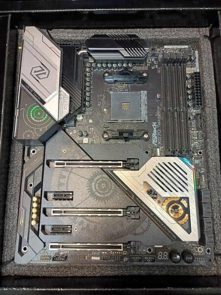 ASRock X570 Taichi マザーボード