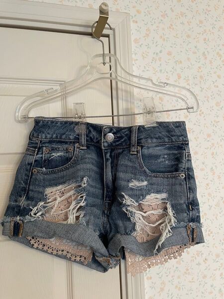 【American Eagle】ダメージデニムショートパンツ レース