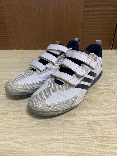 adidas スパイクシューズ ホワイト/ネイビー