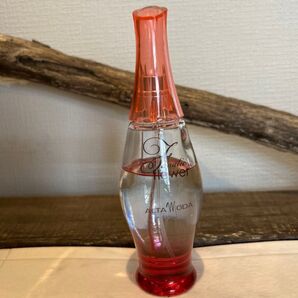 ALTA MODA UAE アラブ首長国連邦生産 オードトワレ 100mL ベリーの様な甘い香りが特徴的です。