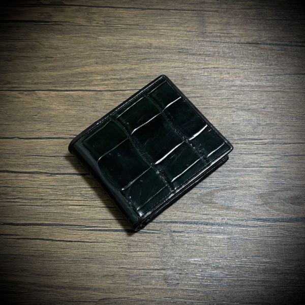 シャイニング クロコダイル メンズ財布 エナメル加工 折財布 二つ折り ワニ 本革 本物証明付 腹部 一枚革 緑 ダークグリーン ①
