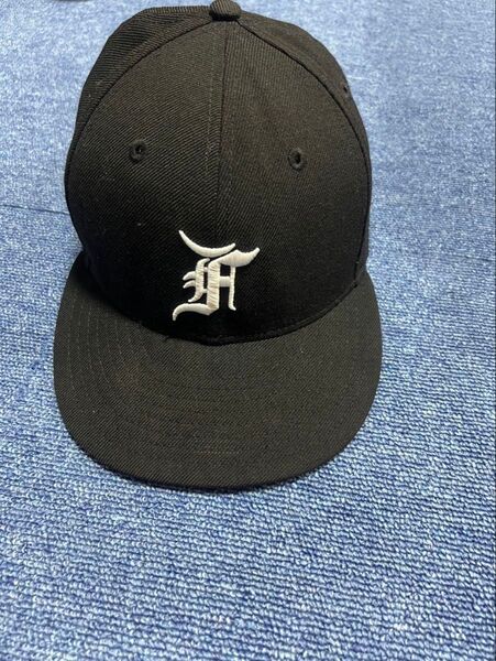Fear of God Essentials New Era Fitted Cap ブラック 7 1/4 57.7cm