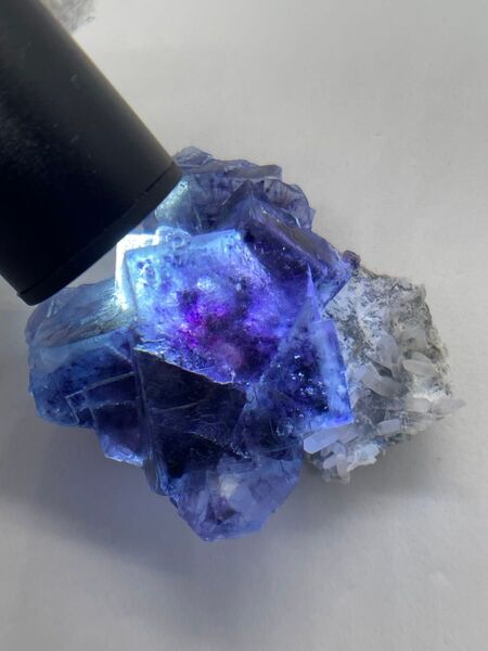 375#41g 母岩付きパープルファントムブルーフローライト 【内モンゴル 銀都】鉱物標本 蛍石 天然石 完璧 キューブ