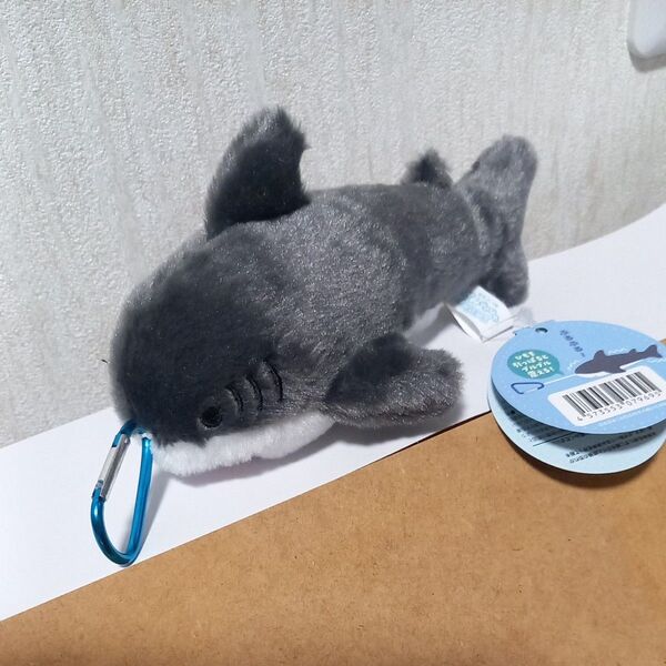 ぶるぶる ! ふわふわ サメ ぬいぐるみ マスコット