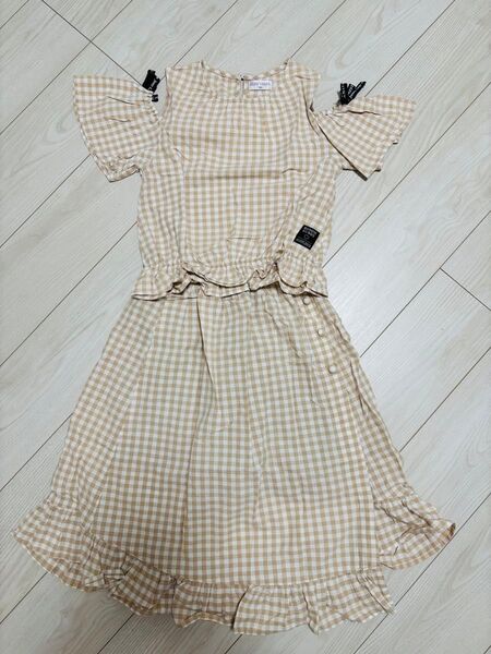 美品 セットアップ トップス スカート 140 半袖ワンピース オフショルダー 肩出し