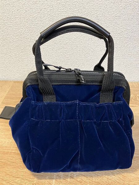 ARTISAN & ARTIST アルチザン&アーティスト ワイドオープン ハンドバッグ