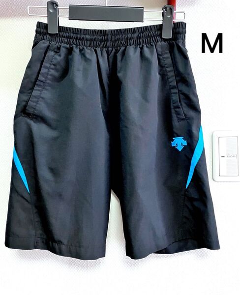 デサント ハーフパンツ 黒×水色ライン M ブラック