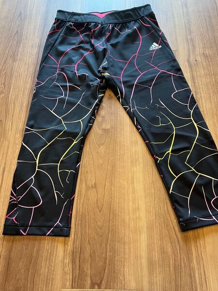 adidas レディース トレーニングタイツ クロップド丈 黒 ピンク