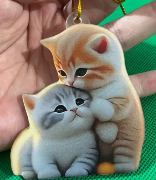 寄り添う子猫 キーホルダー 茶トラ サバトラ 猫雑貨 グッズ A-18