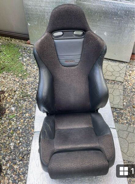 オデッセイRB1 RECARO シート 黒とグレー