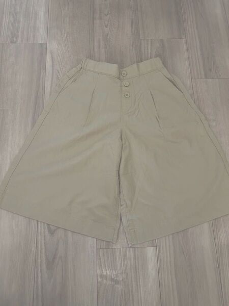 ユニクロベージュハーフパンツ120cm