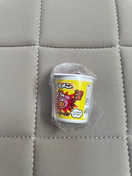 おやつカンパニー ブタメン ミニチュアチャーム スペシャル カレー味 ガチャ
