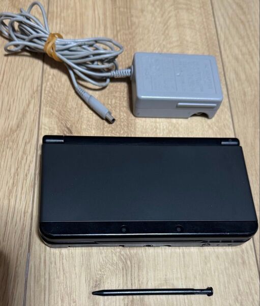 NEWニンテンドー3DS 本体 ブラック 美品 タッチペン 充電器 プレート新品