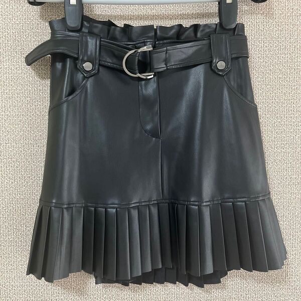 ZARA フェイクレザー プリーツ入りミニスカート ブラック S ボトムス 黒