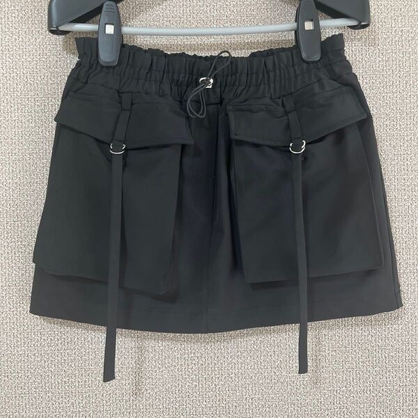 ZARA カーゴ風ミニスカートM 黒 ブラック系 大きめポケット2つ付き ウエストゴム
