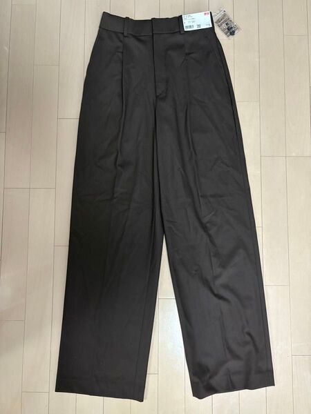 新品 タグ付き UNIQLO タックワイドパンツ 丈長め ダークブラウン S スラックス