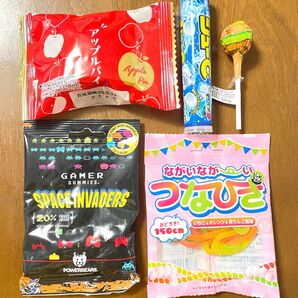 お菓子 まとめ売り ラムネ アップルパイ グミ チュッパチャップス インベーダー 駄菓子