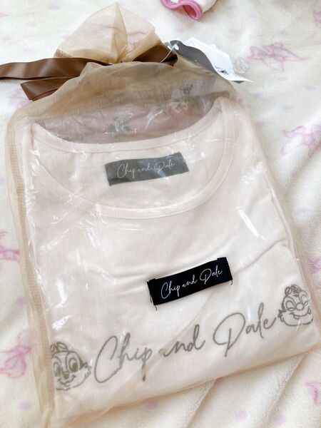 チップとデール ディズニーストア 新品未使用 ナイトウェア ルームウェア パジャマ Tシャツ 短パン ギフト