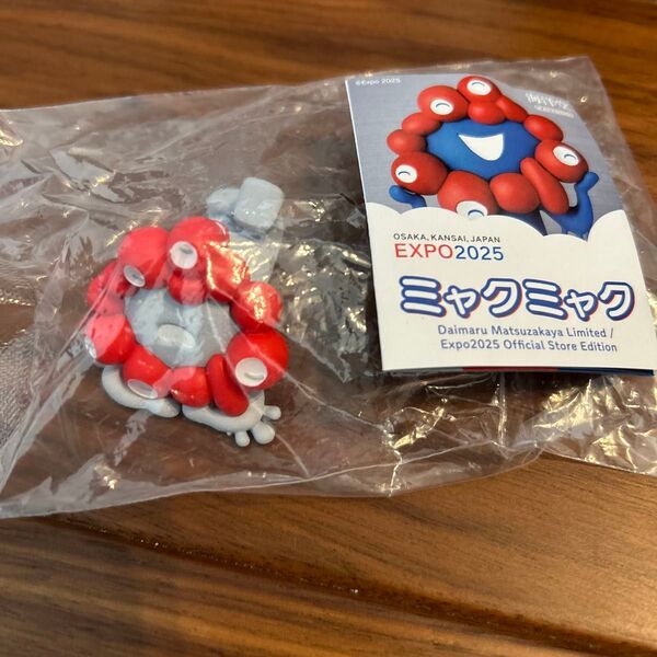 大阪万博 松坂屋 限定 フィギュア ガチャガチャ ミャクミャク グレー レッド EXPO ガチャ 寝ころび 寝転び 万博限定カラー