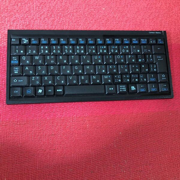 ★中古品★エレコムTK-FBP013 ★Bluetooth小型キーボードです。単4電池2本で動作★Windows11には対応不可★