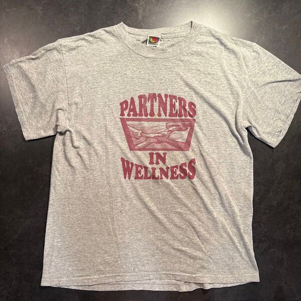 00s PARTNERS IN WELLNESS プリント Tシャツ ロゴ 半袖Tシャツ USA古着卸 ボックスシルエット L