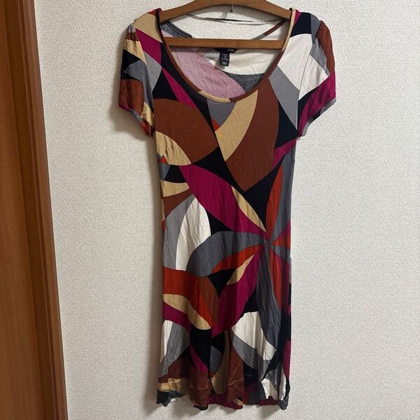 H&M マルチカラーワンピース 半袖