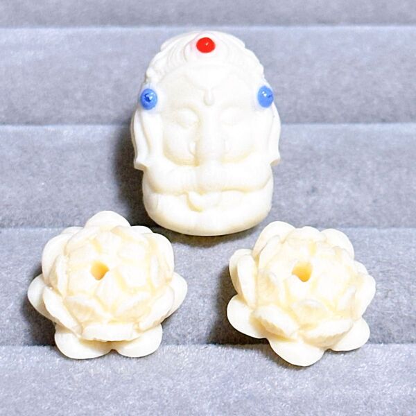No.48 タグアナッツ 蓮の花 ガネーシャさま 縦穴貫通 ブレスレットパーツ