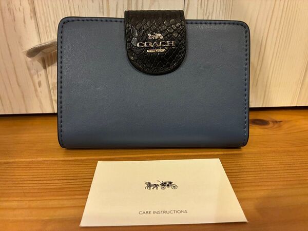 新品未使用coach コーチ 二つ折り財布
